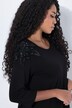 T-shirt avec fleurs en paillettes sequins, décolleté rond et manches 3/4, coupe évasée