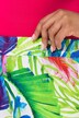 Pantaloni in raso con foglie, taglio della gamba dritto e ampio e cintura elastica