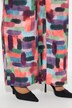 Pantalon en satin imprimé. Taille élastique et jambe large