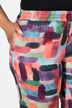 Pantalon en satin imprimé. Taille élastique et jambe large