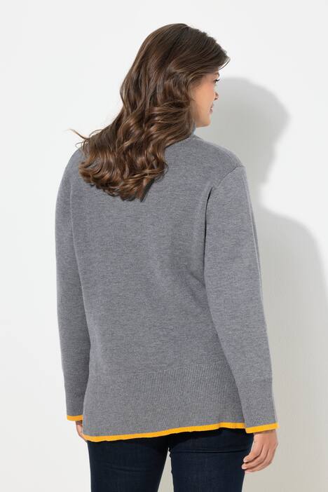 Pull en maille. Col roulé et manches longues
