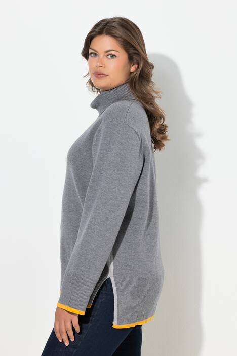 Pull en maille. Col roulé et manches longues