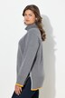 Pull en maille. Col roulé et manches longues
