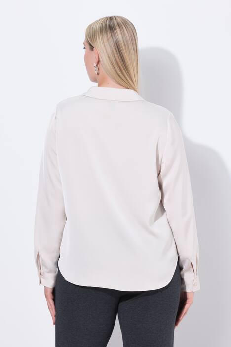 Satijnen blouse, sierplooi, A-lijn, overhemdkraag, lange mouwen