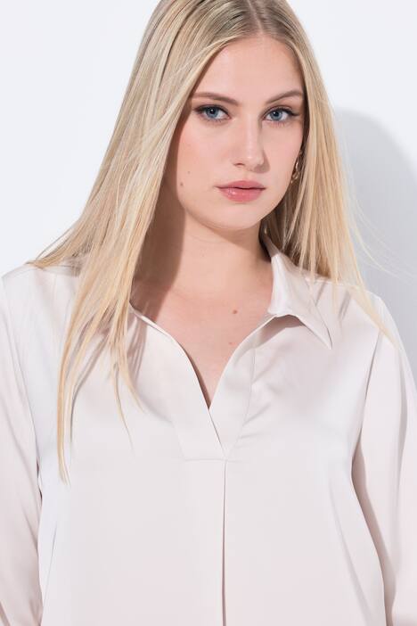 Satijnen blouse, sierplooi, A-lijn, overhemdkraag, lange mouwen