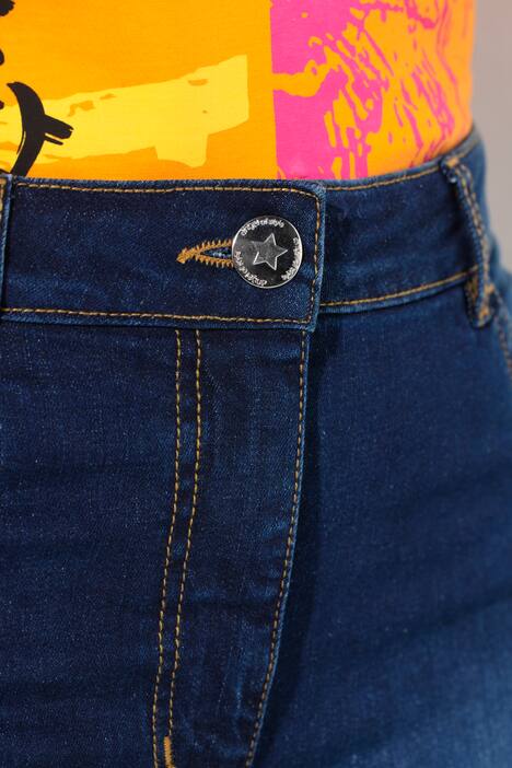 Shorts di jeans con stelle colorate e cinque tasche