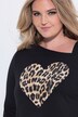 Camiseta, línea A, corazón de leopardo, CutOut en el hombro