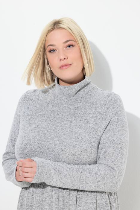Strikkjole, A-form, stående krave, lange ærmer