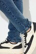 Jean Sarah. Jambe slim droite et taille confortable