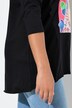 T-shirt dal taglio svasato con donna e orli arrotolati