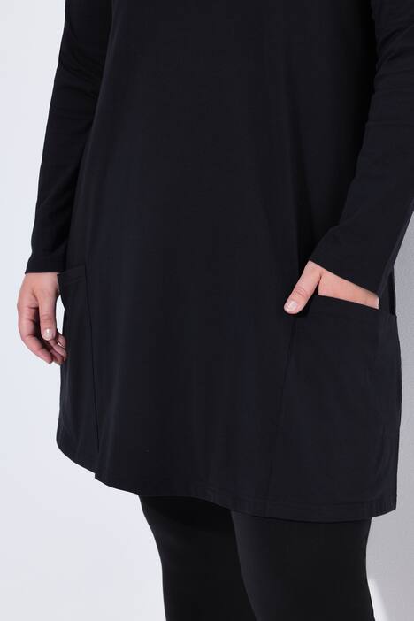 Maglia dal taglio lungo e svasato con tasche, scollo a V e maniche lunghe