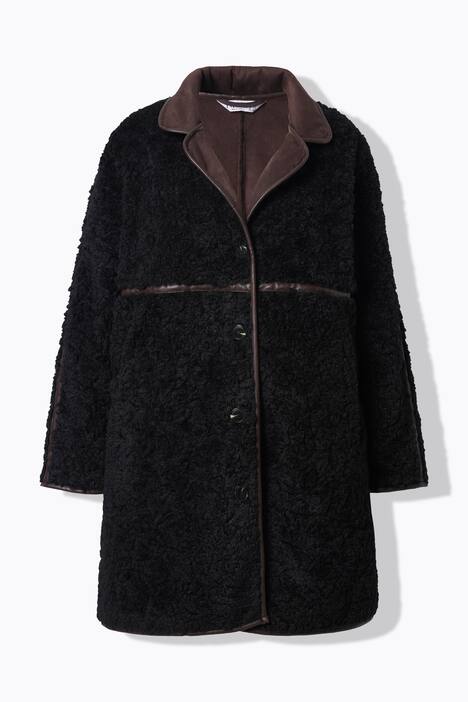 Manteau évasé en fausse fourrure, coutures fantaisie