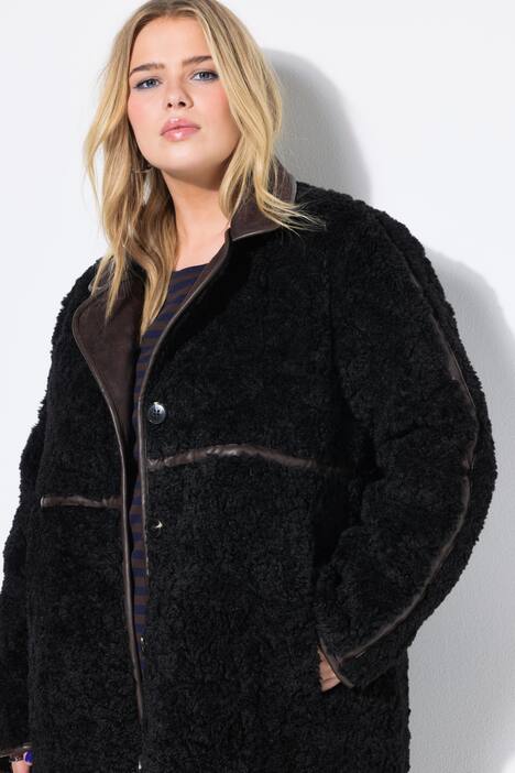 Manteau évasé en fausse fourrure, coutures fantaisie