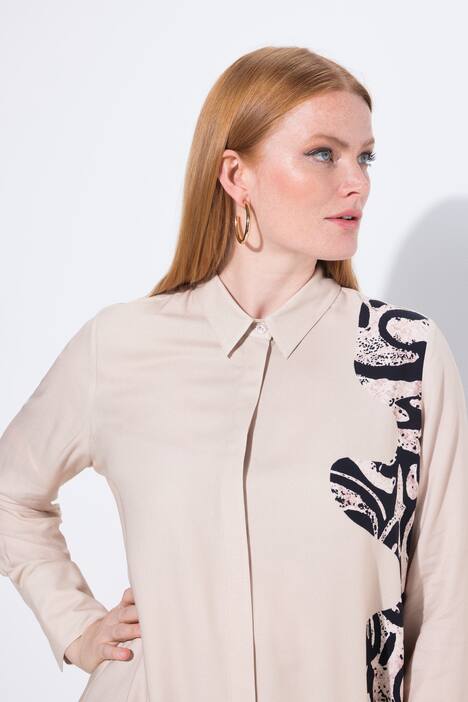 Blusa lunga con design animalier, collo da camicia e maniche lunghe
