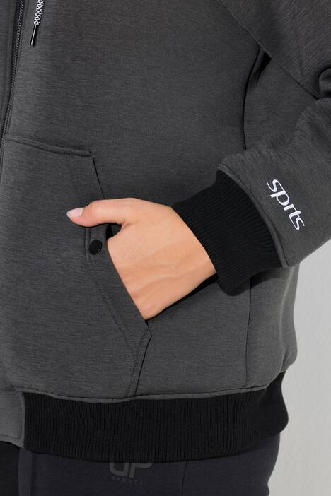 Softshell jas, waterafstotend, doorgestikte voering, capuchon