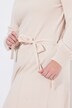 Abito midi di maglia con collo dolcevita e cintura in vita