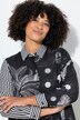 Long-bluse, oversize, striber/print.