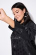 Camicia dal taglio ampio e dritto con fantasia a raggi