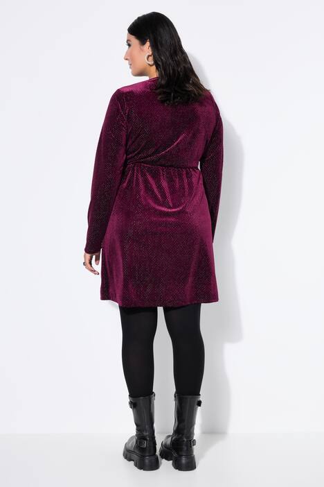 Robe en velours aspect scintillant, esprit cache-cœur, manches longues