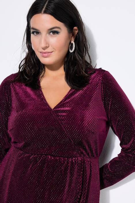 Robe en velours aspect scintillant, esprit cache-cœur, manches longues