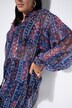 Chiffonbluse i loos shape, med patchprint og lange ballonærmer