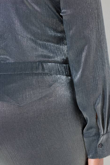 Pantalon rose, reflets métalliques, jambe large et taille confortable