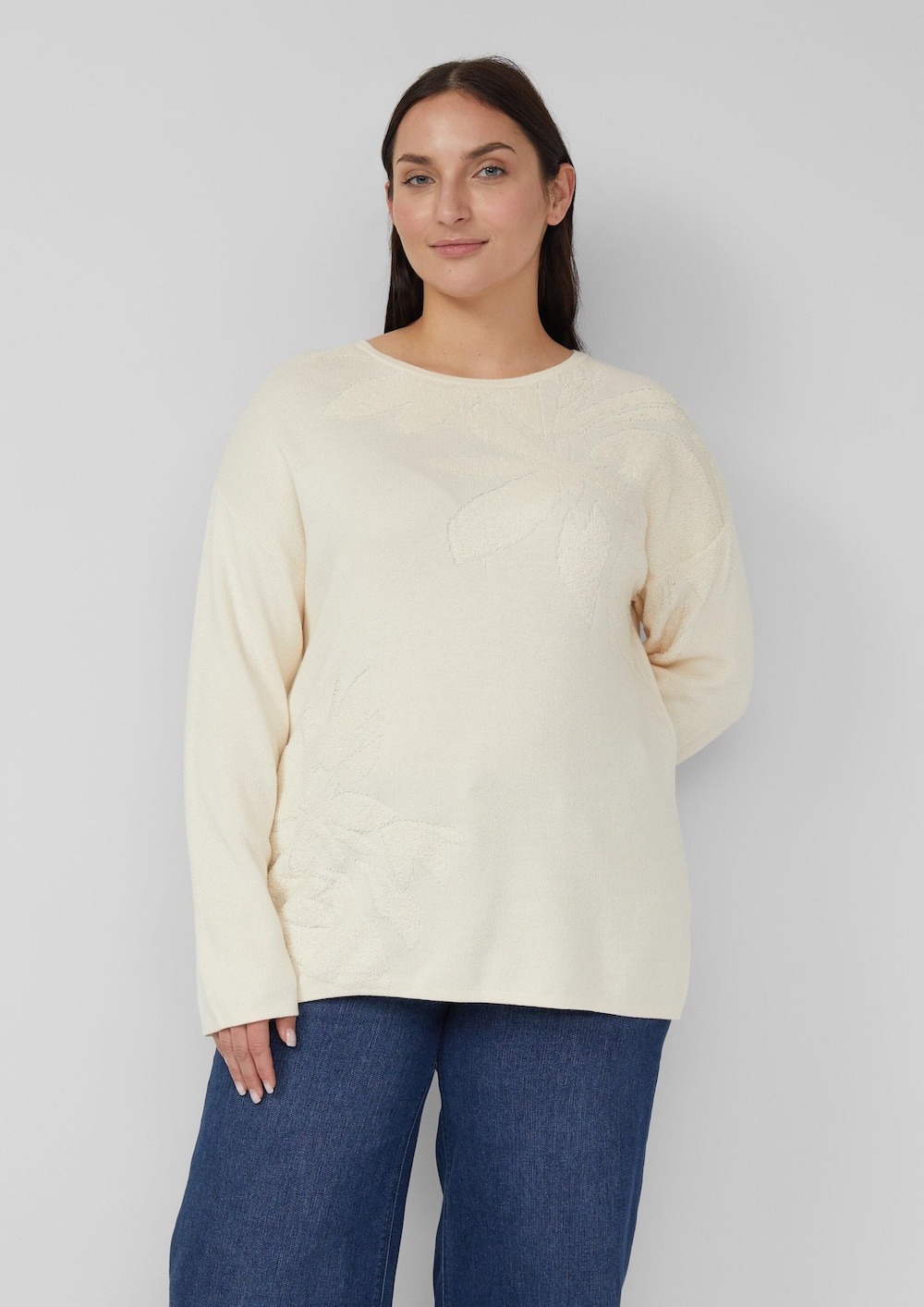 Pullover mit floralem Strickmuster