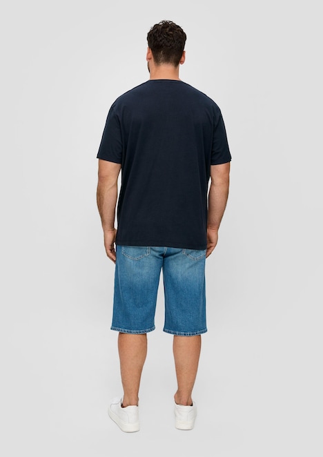 T-Shirt mit Garment Dye und Henley-Ausschnitt