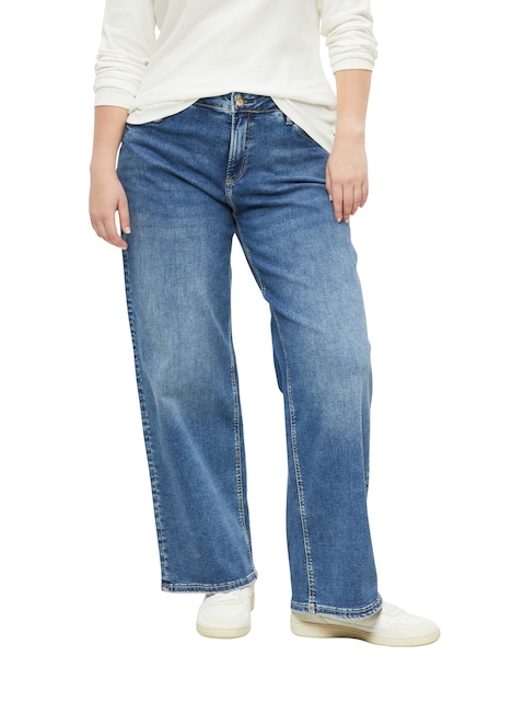 Jeans / Mid Rise / Wide Fit