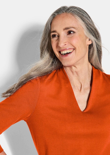 Elegantes Basic-Shirt mit V-Ausschnitt