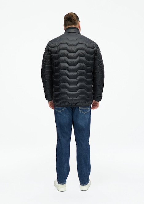 Leichte Steppjacke mit Kontrast-Details und Stehkragen