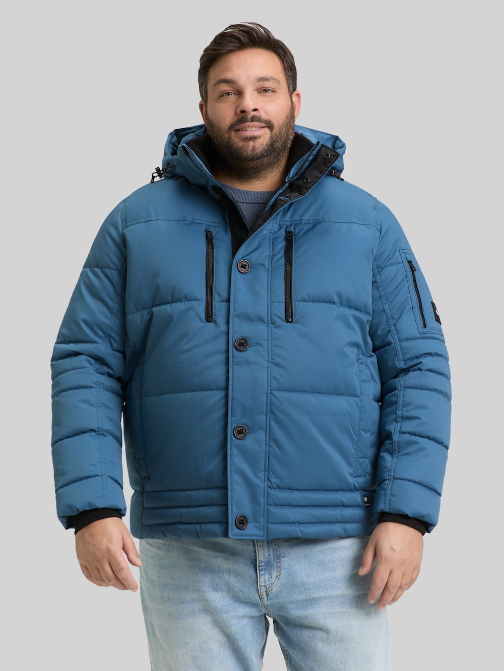 Pufferjacke mit abnehmbarer Kapuze
