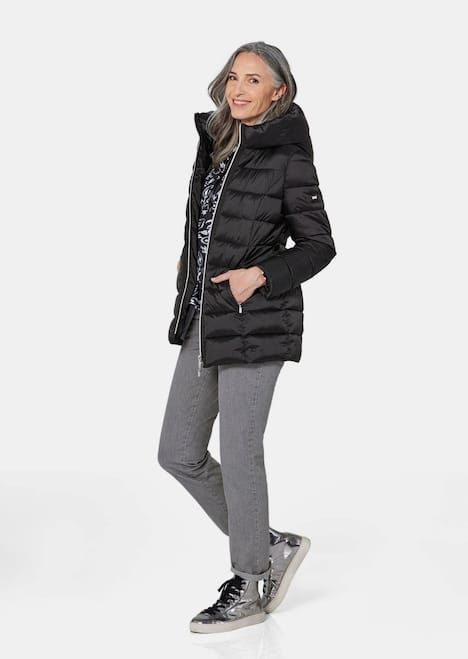 Lange Steppjacke mit Kapuze