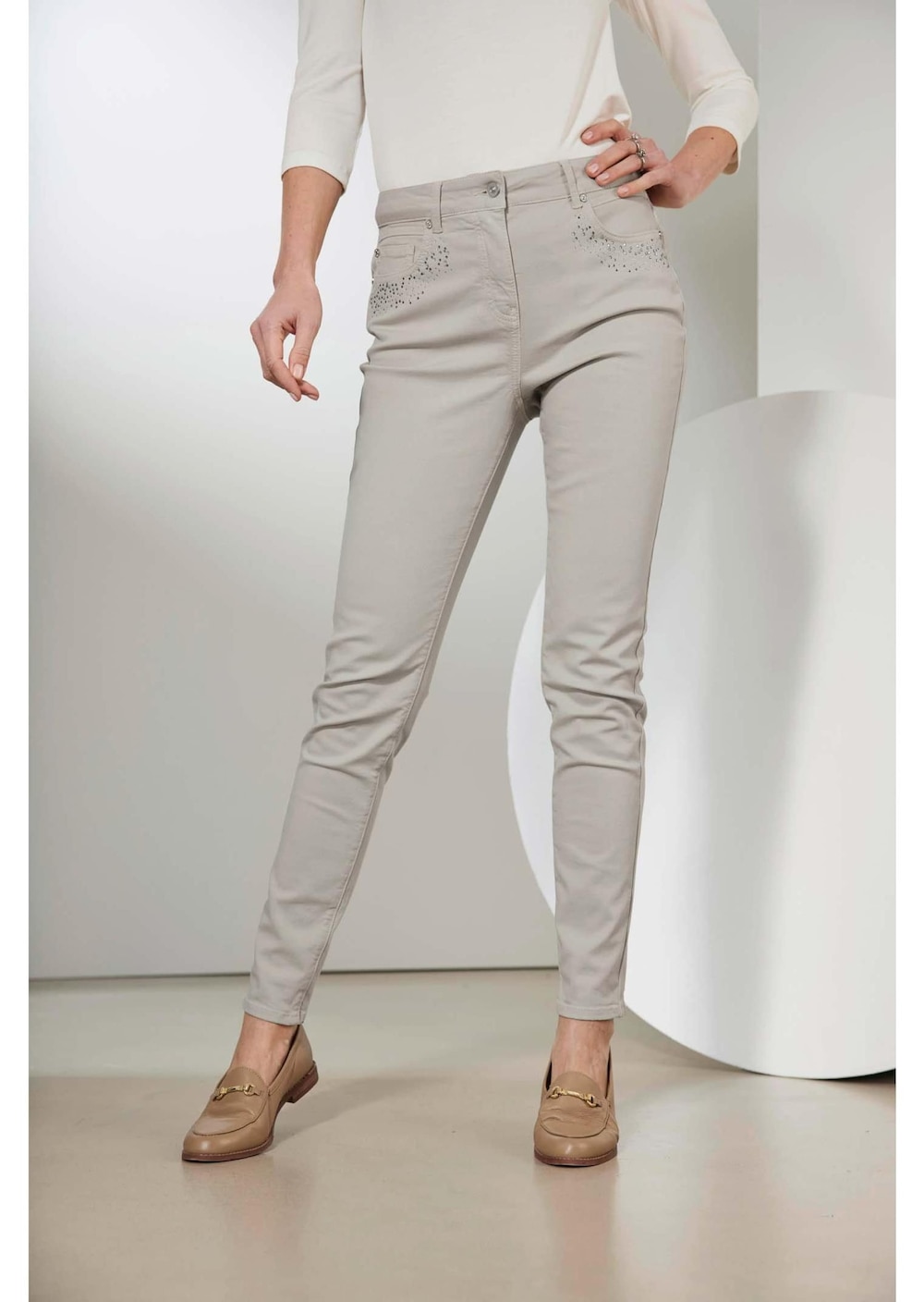 Jeans mit verzierten Taschen
