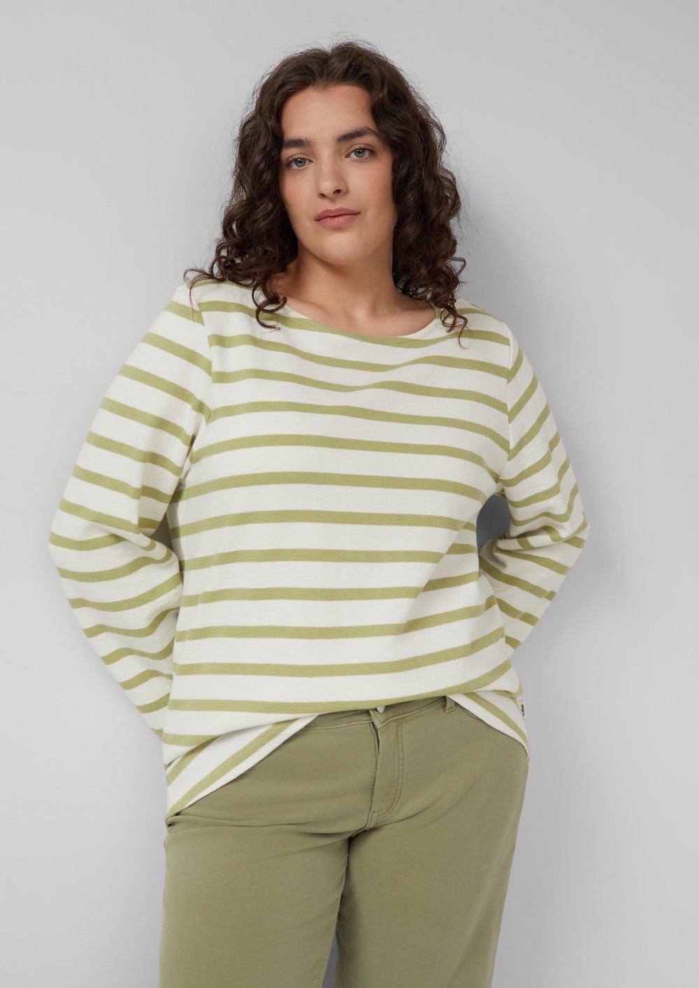 Leichtes Sweatshirt mit weitem Arm