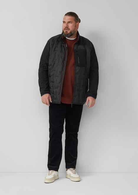 Leicht wattierte Jacke im Fabricmix mit sportiven Details