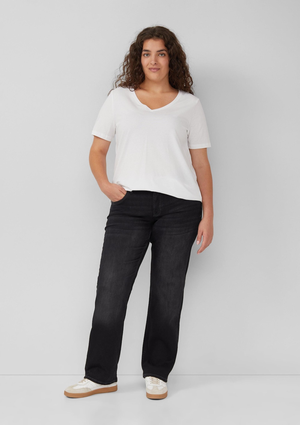 Jeans / Straight Fit / Mid Rise / Straight Leg