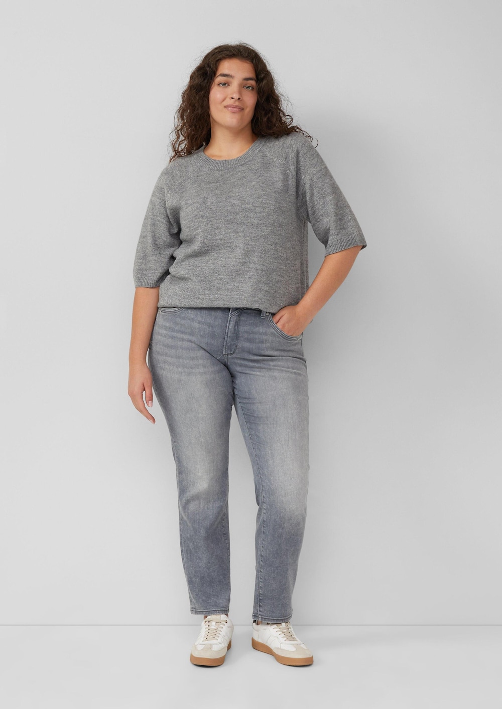 Jeans / Mid Rise / Slim Fit