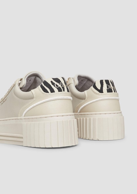 Sneaker mit Plateau-Sohle und Leo-Detail