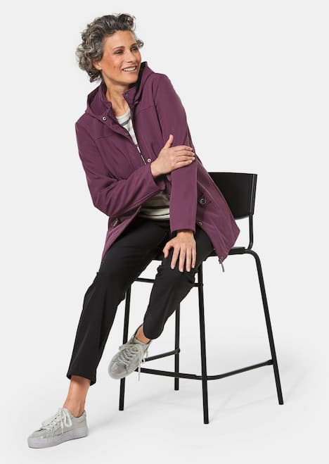 Wasserabweisende Softshelljacke mit Kapuze