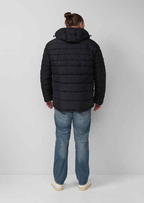 Sportive Puffer-Jacke mit abnehmbarer Kapuze