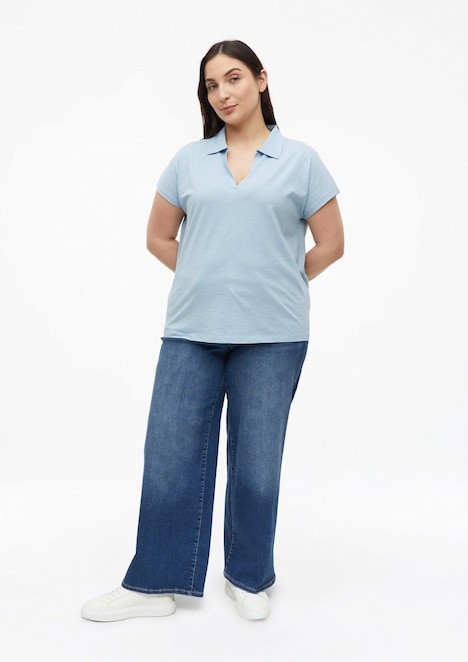 T-Shirt mit Polokragen und überschnittenen Schultern