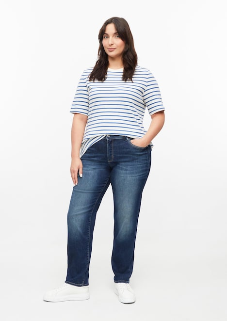 Jeans / Mid Rise / Slim Fit