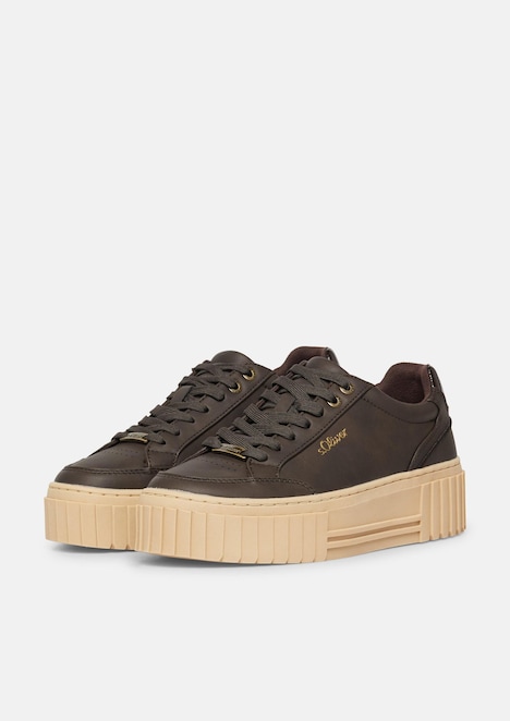 Sneaker mit Plateau-Sohle und Leo-Detail