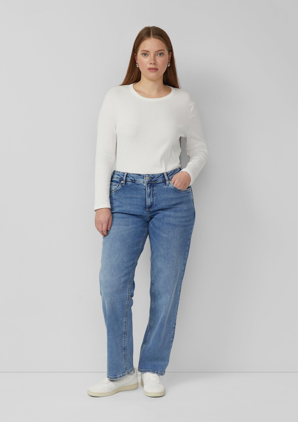 Jeans / Mid Rise / Straight Fit