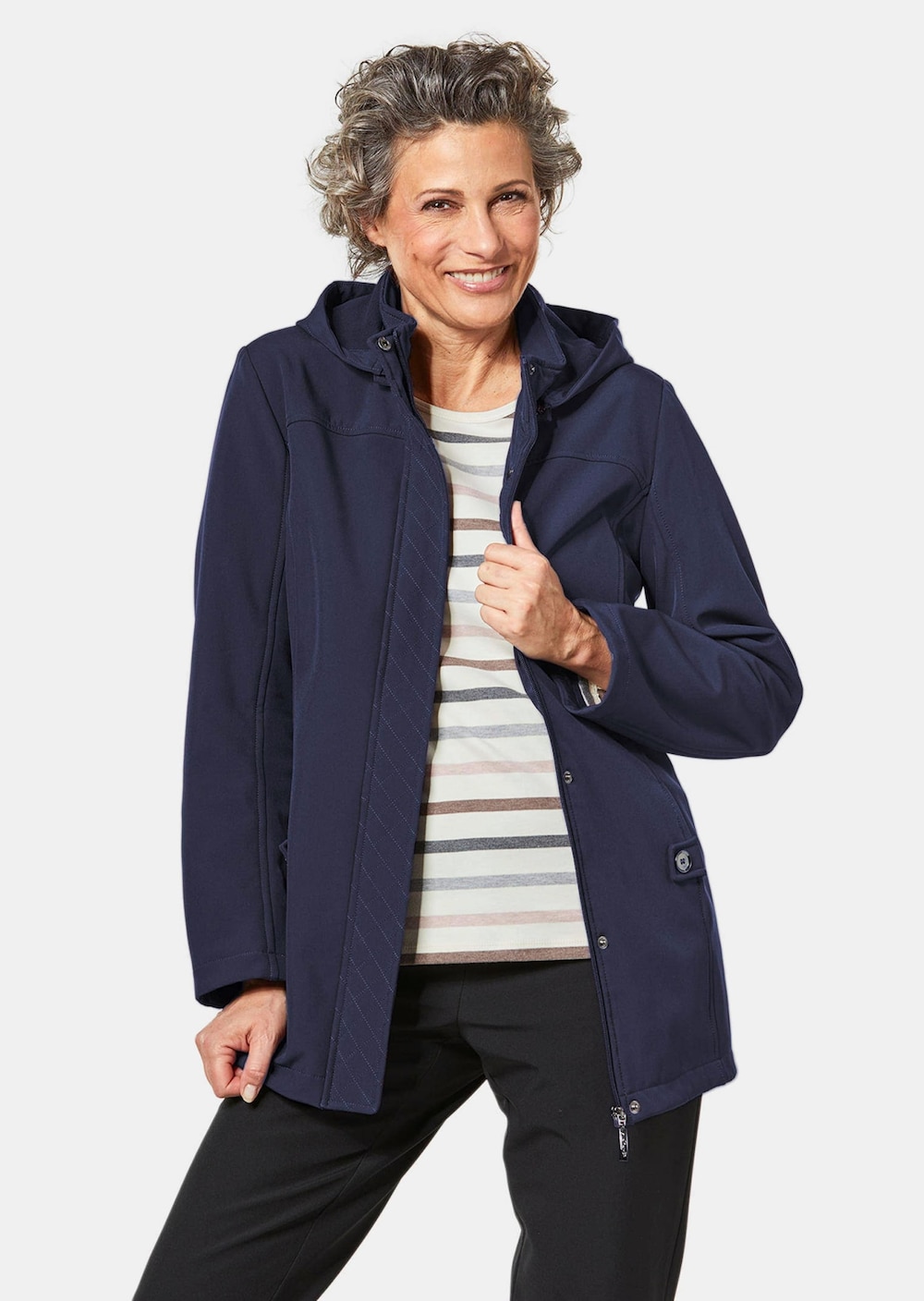 Wasserabweisende Softshelljacke mit Kapuze