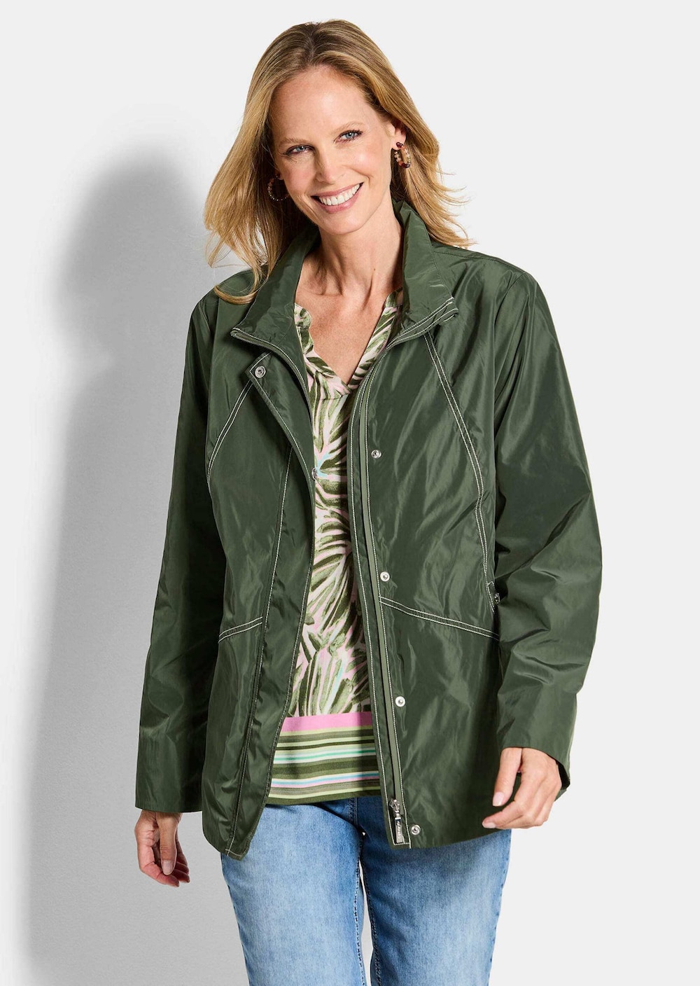 Outdoor-Jacke mit Kontrastnähten