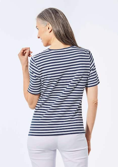 Shirt in maritimem Look