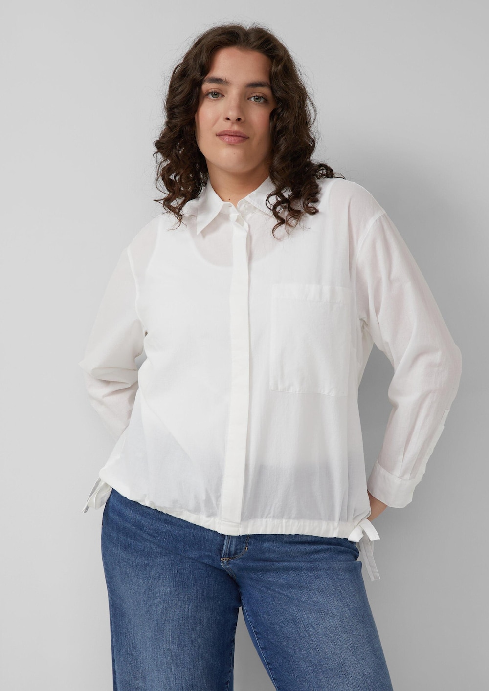 Leichte Hemdbluse aus Baumwollvoile mit Schleifendetail