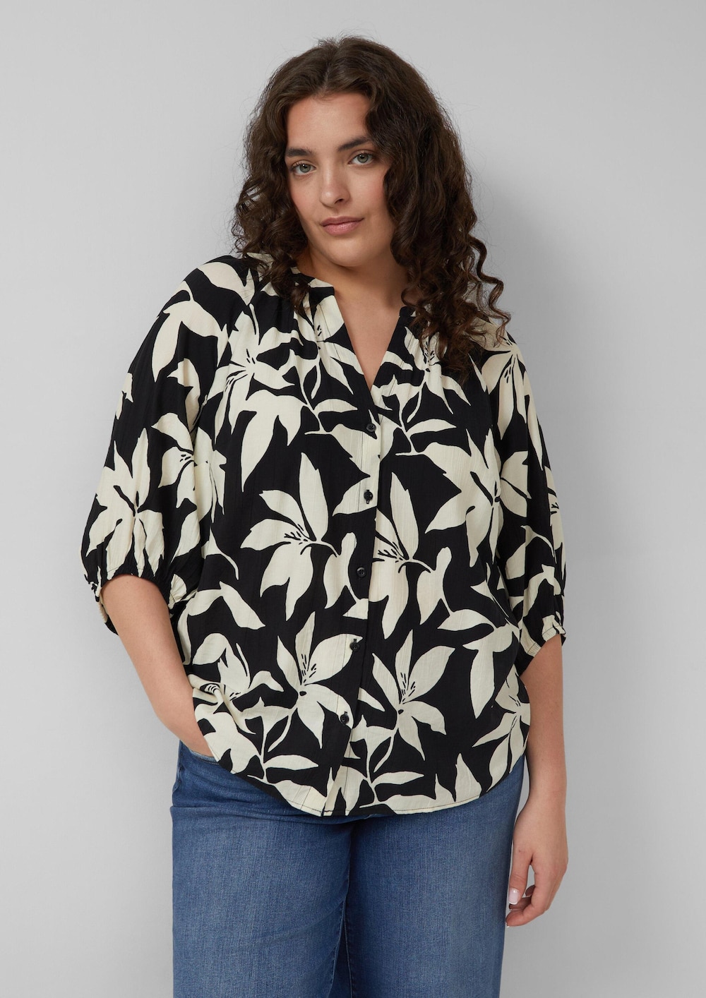Strukturierte Bluse mit weitem Ärmel